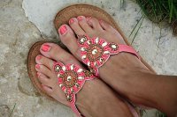 kobiece stopy w sandałach